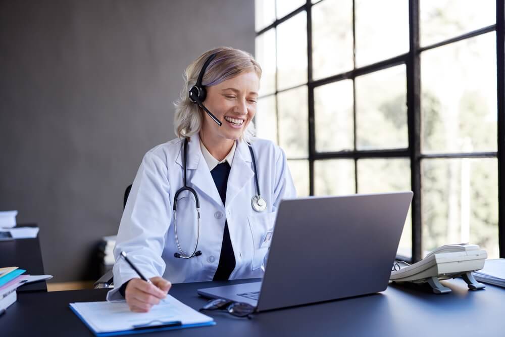Virtual medical assistant scheduling patient appointments digitally